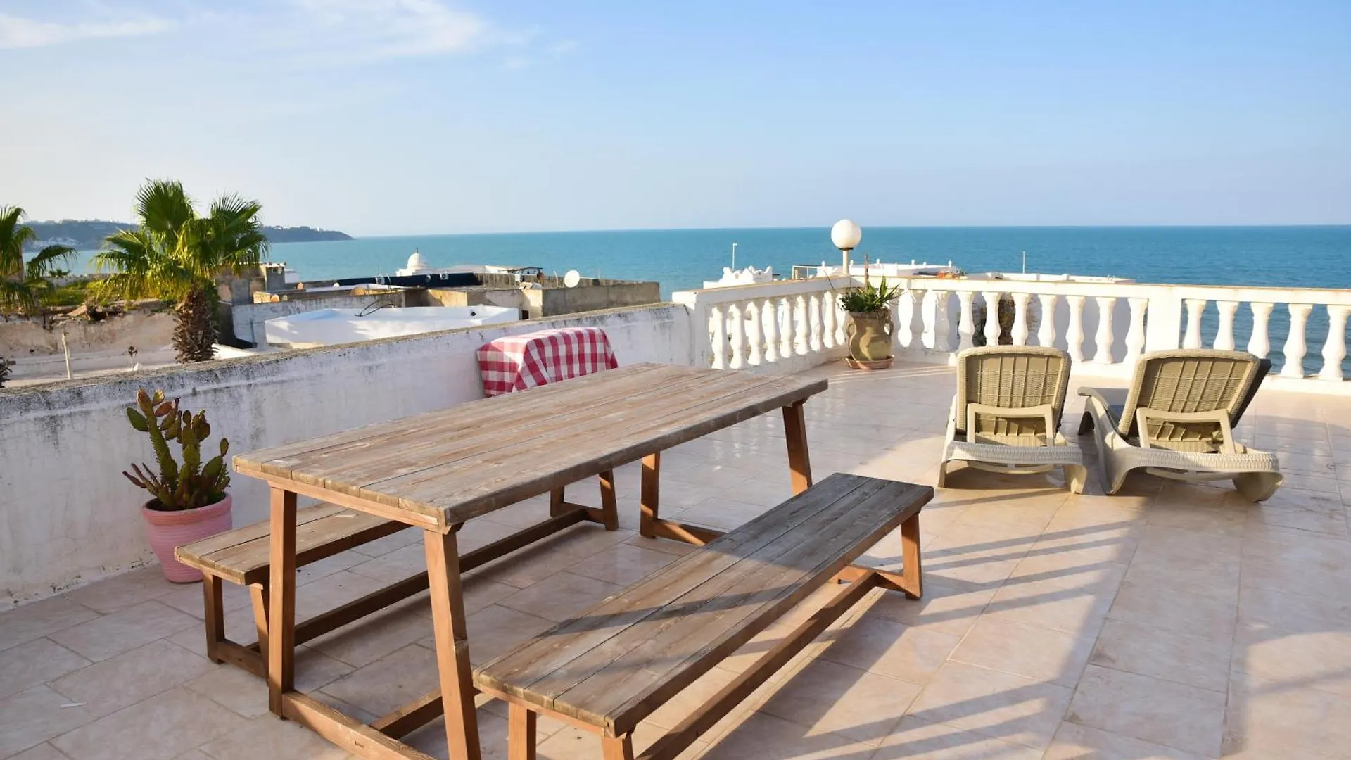 Elegant Appartement A La Marsa Avec Vue Sur Mer Et Une Grande Terrasse Privee Tunis Apartment