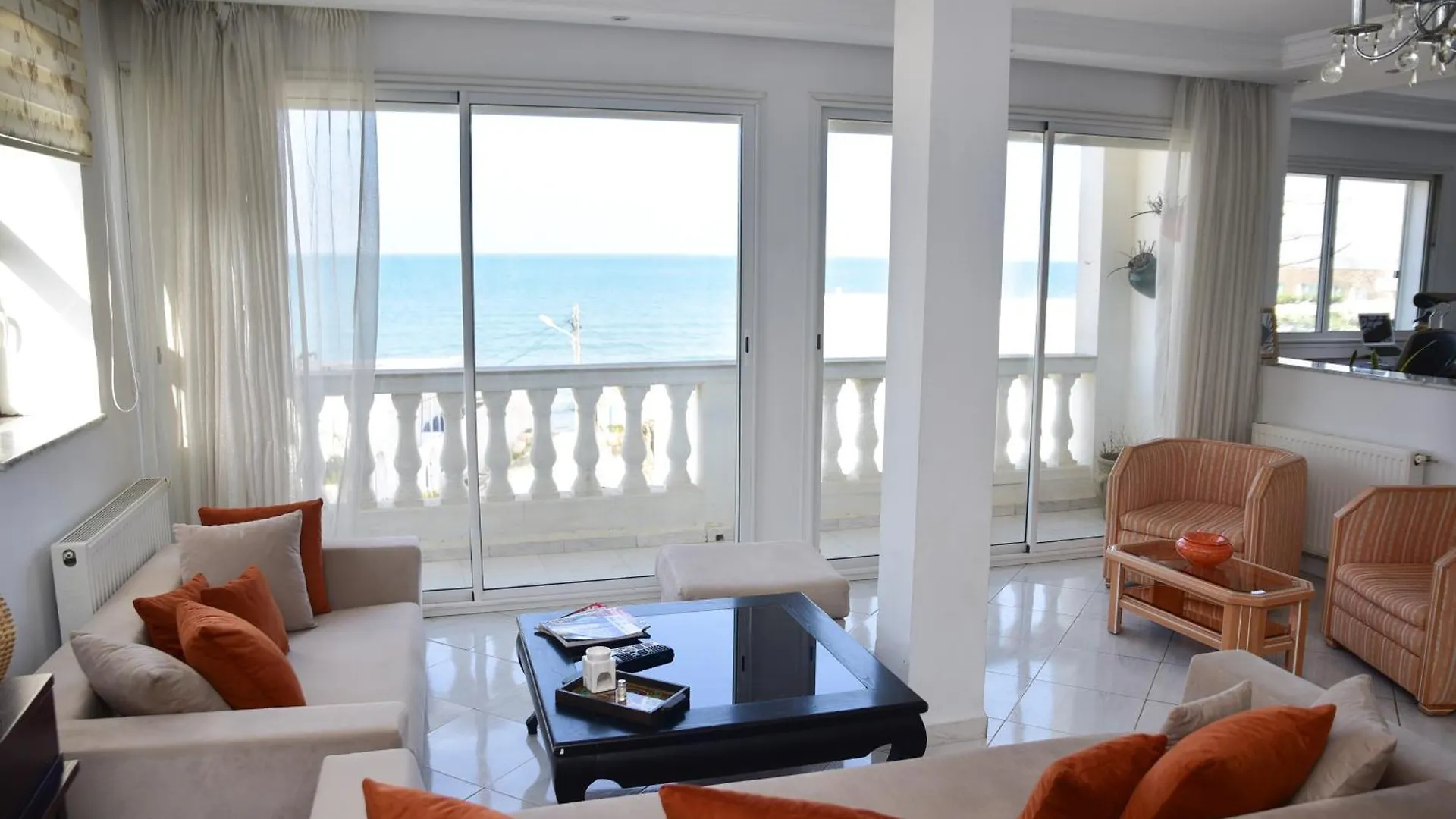Elegant Appartement A La Marsa Avec Vue Sur Mer Et Une Grande Terrasse Privee Tunis