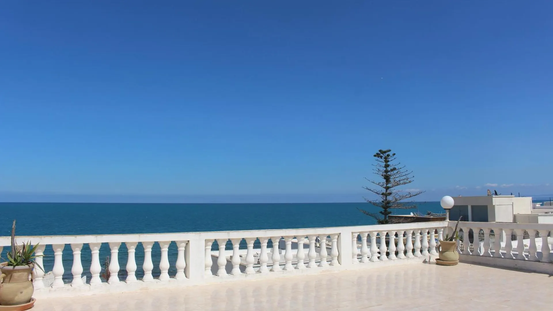 Elegant Appartement A La Marsa Avec Vue Sur Mer Et Une Grande Terrasse Privee Tunis