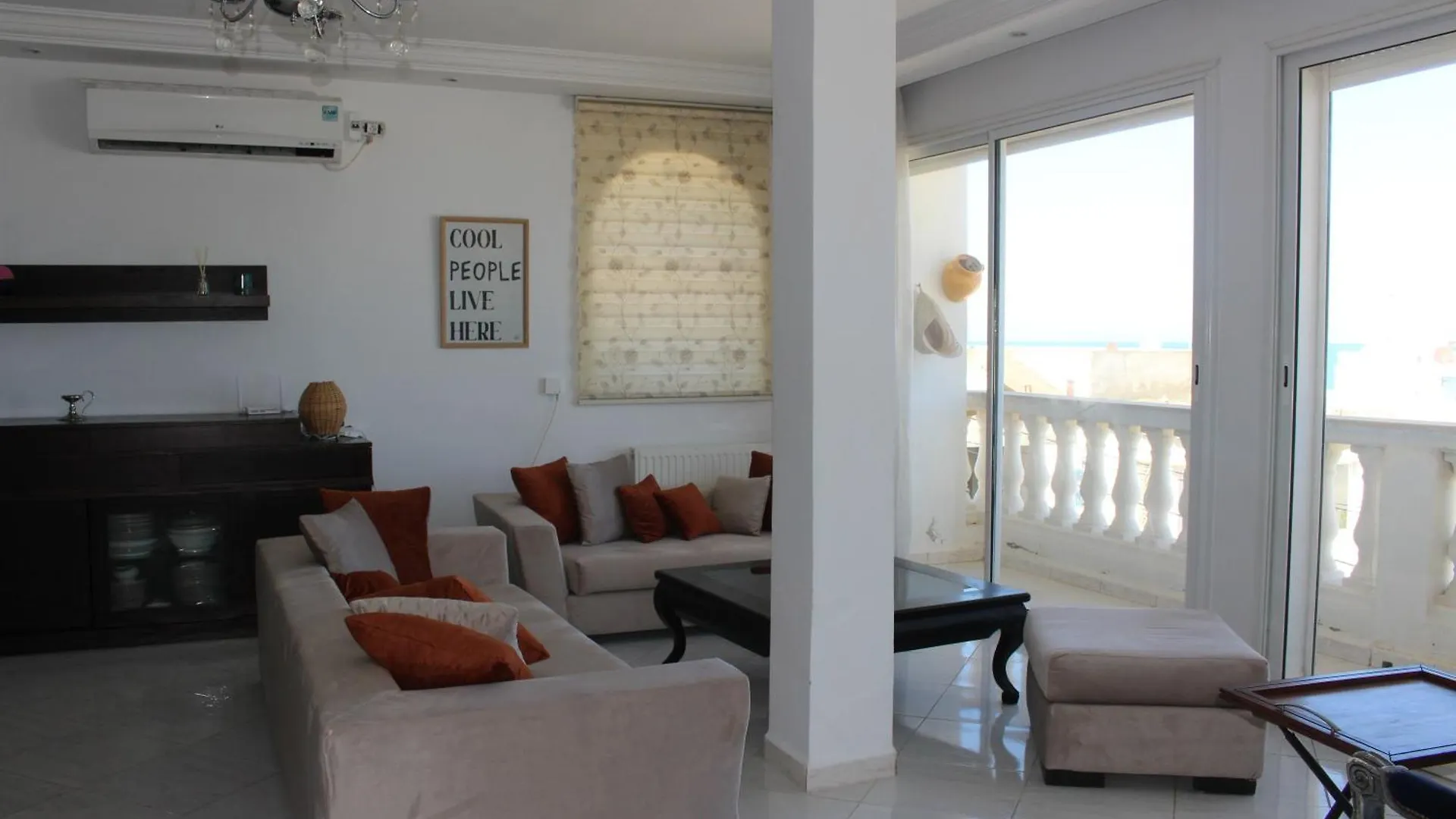 Elegant Appartement A La Marsa Avec Vue Sur Mer Et Une Grande Terrasse Privee Tunis 0*,  Tunisia
