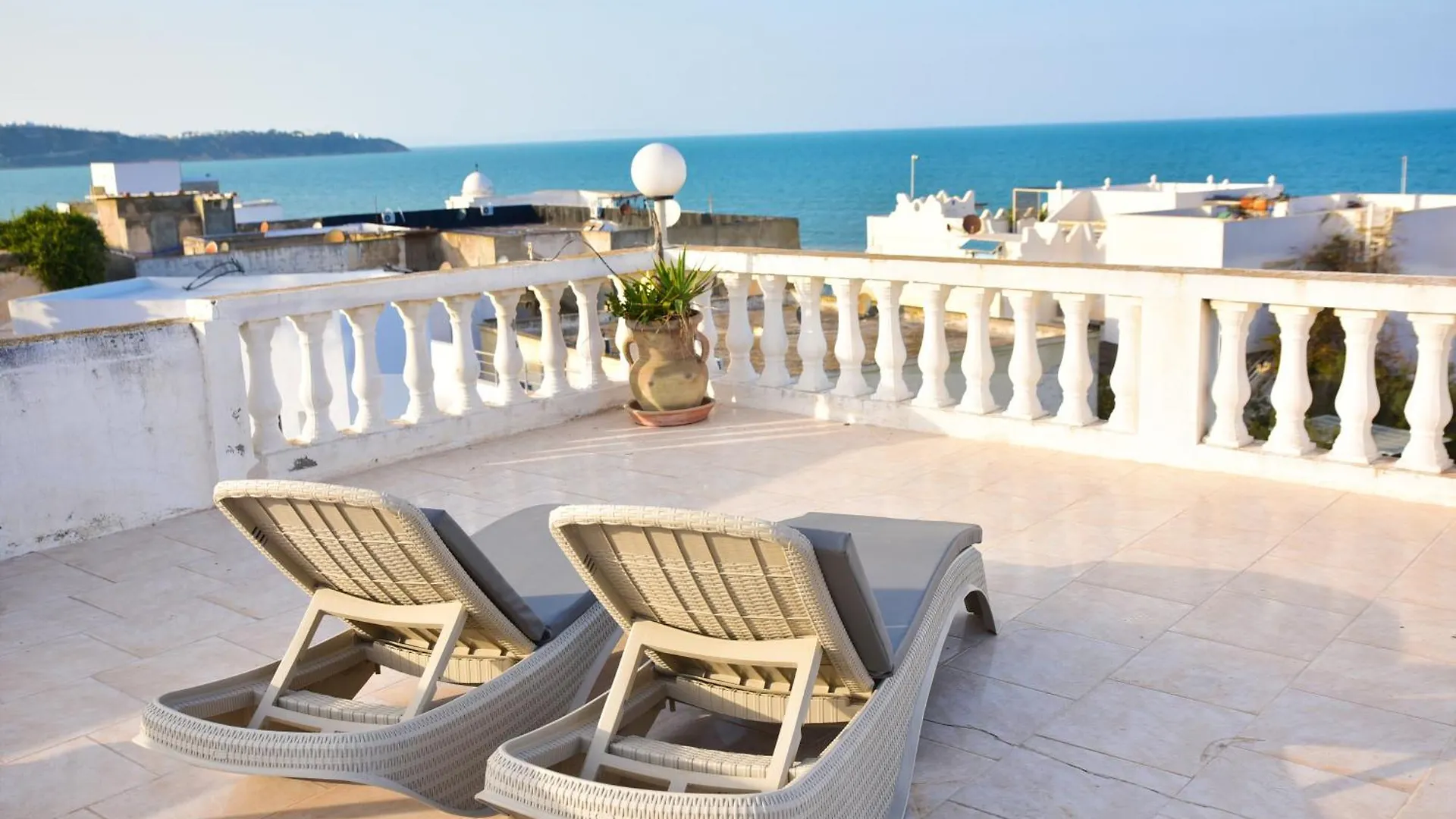 Elegant Appartement A La Marsa Avec Vue Sur Mer Et Une Grande Terrasse Privee Tunis 0*,