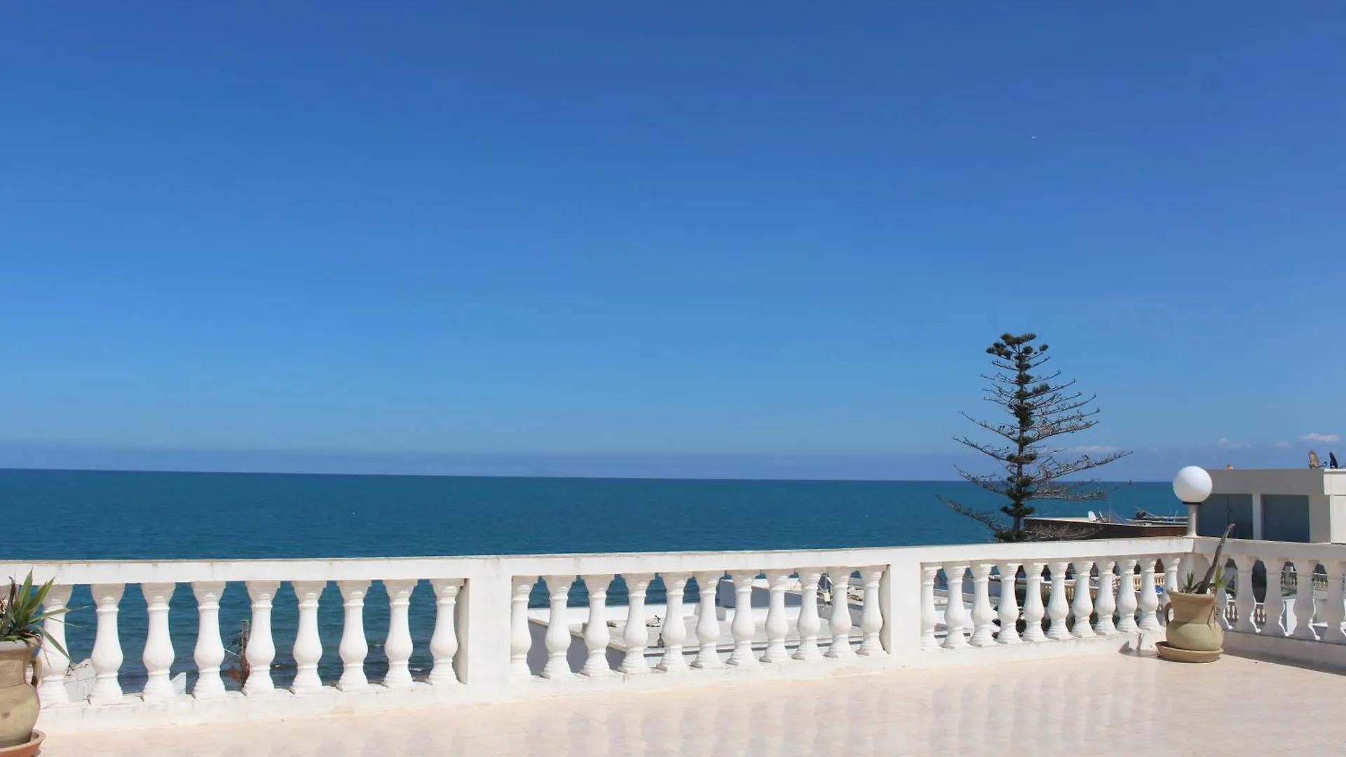 Elegant Appartement A La Marsa Avec Vue Sur Mer Et Une Grande Terrasse Privee Tunis 0*,